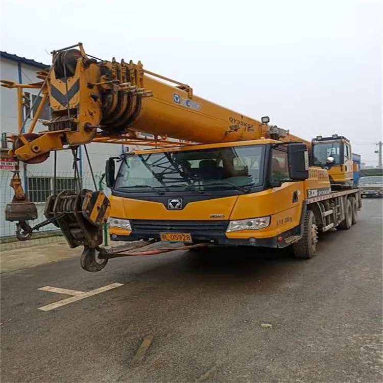 长阳吊车出租保险：全面覆盖，安全无忧