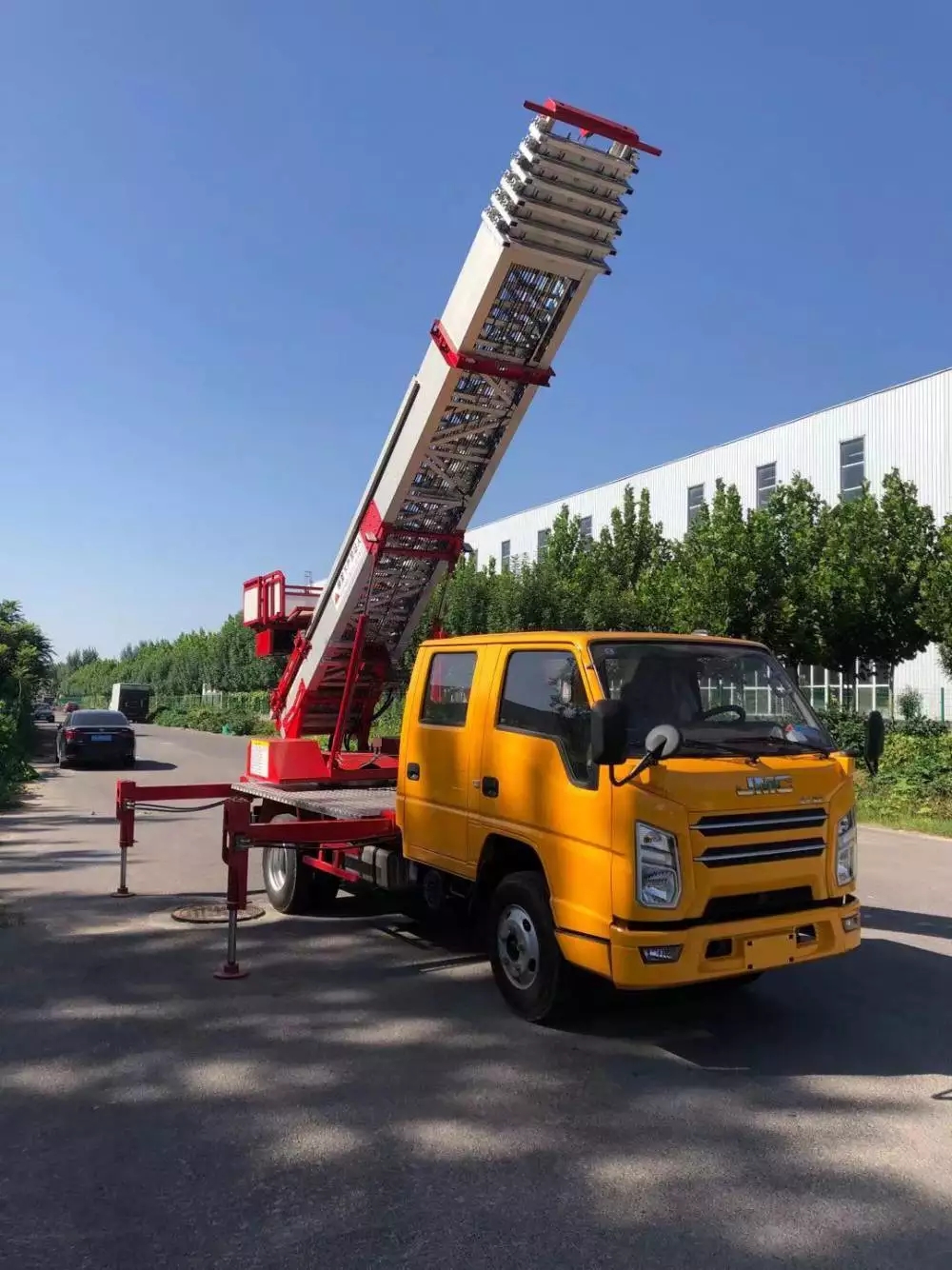 长阳附近的云梯车出租服务：轻松解决高空作业需求