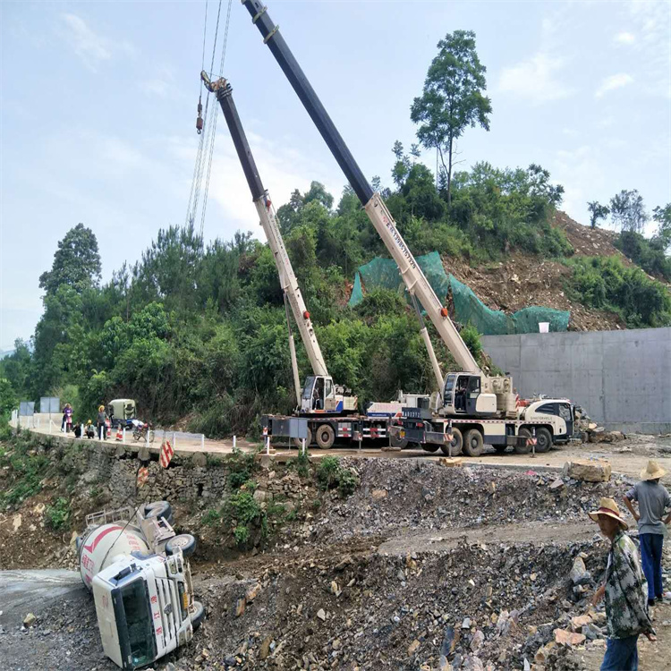 长阳汽车掉沟里叫吊车救援要多少钱
